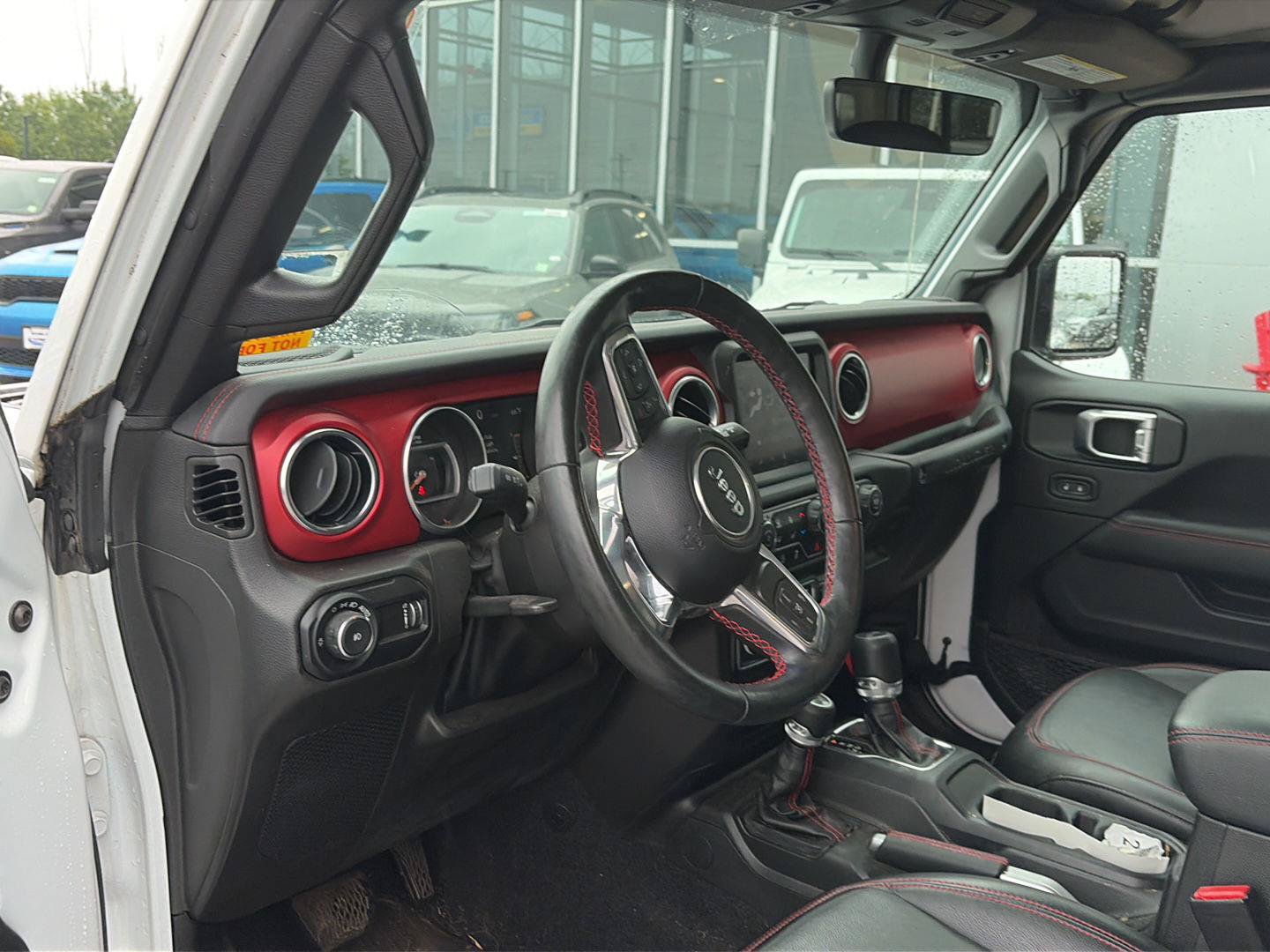 Used 2023 Jeep Wrangler Unlimited Rubicon w/ Cold Weather Group AWD/4WD image 5