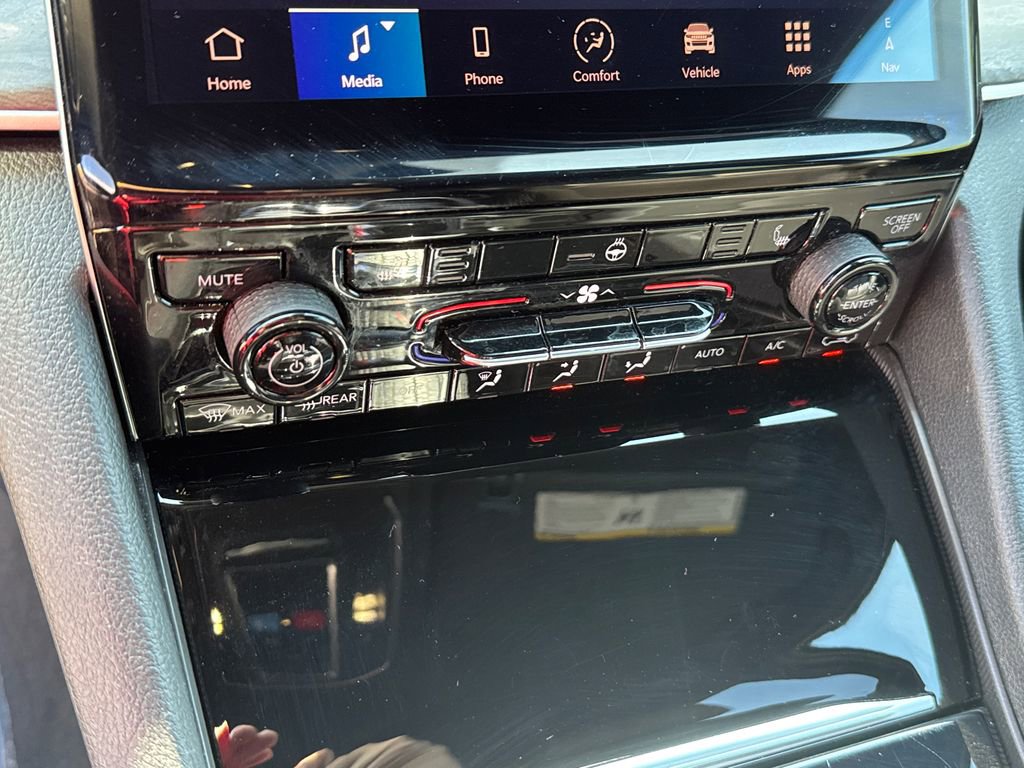 Used 2024 Jeep Grand Cherokee Limited image 30