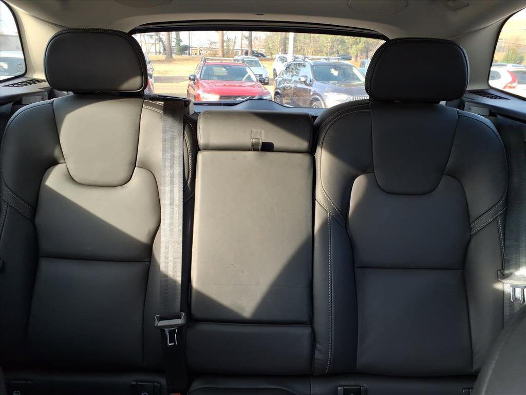 Used 2022 Volvo XC60 B5 Inscription w/ Protection Package Premier image 18