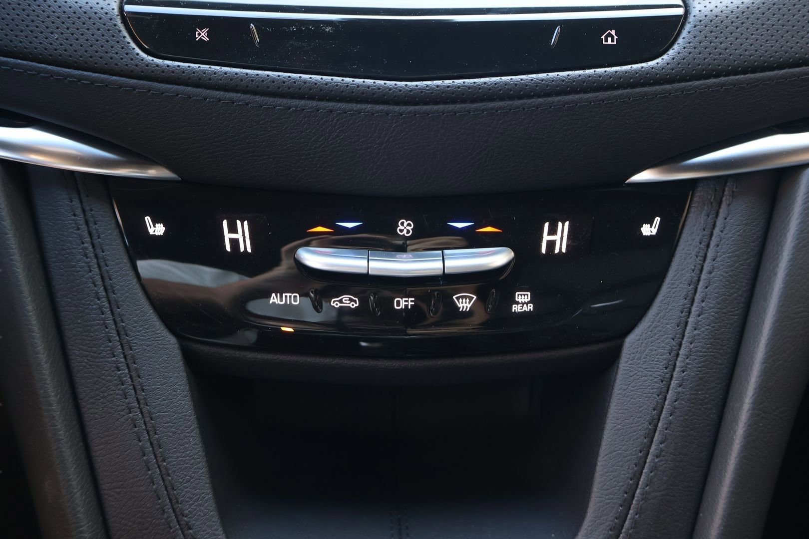 New 2025 Cadillac XT6 Luxury w/ LPO, Floor Liner Package AWD/4WD image 26