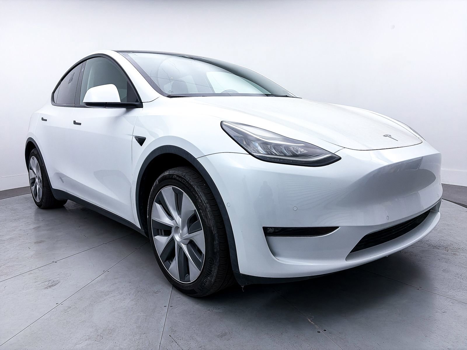 Used 2022 Tesla Model Y Long Range image 10