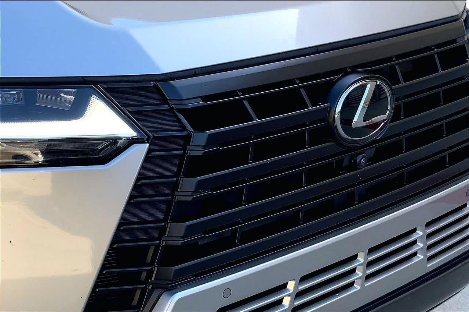 Used 2025 Lexus GX 550 w/ Accessory Package (2T) AWD/4WD image 32