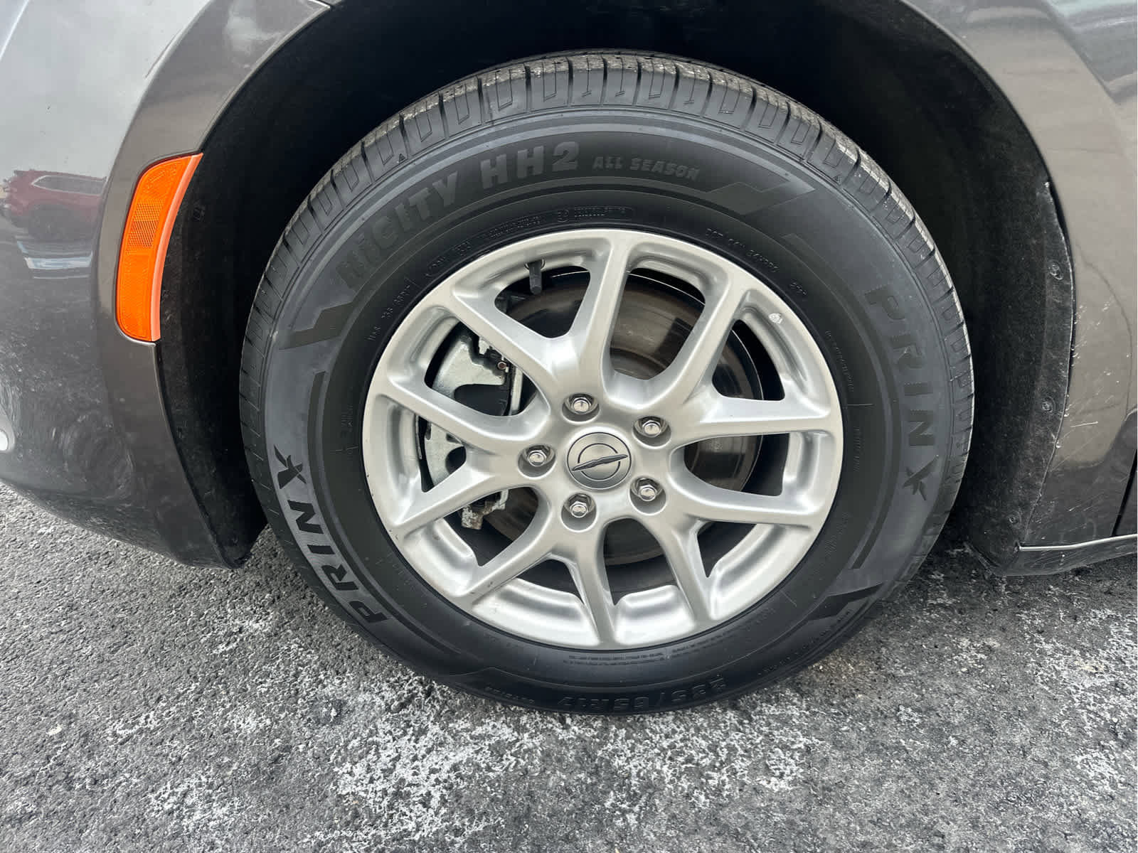 Used 2023 Chrysler Voyager LX image 11