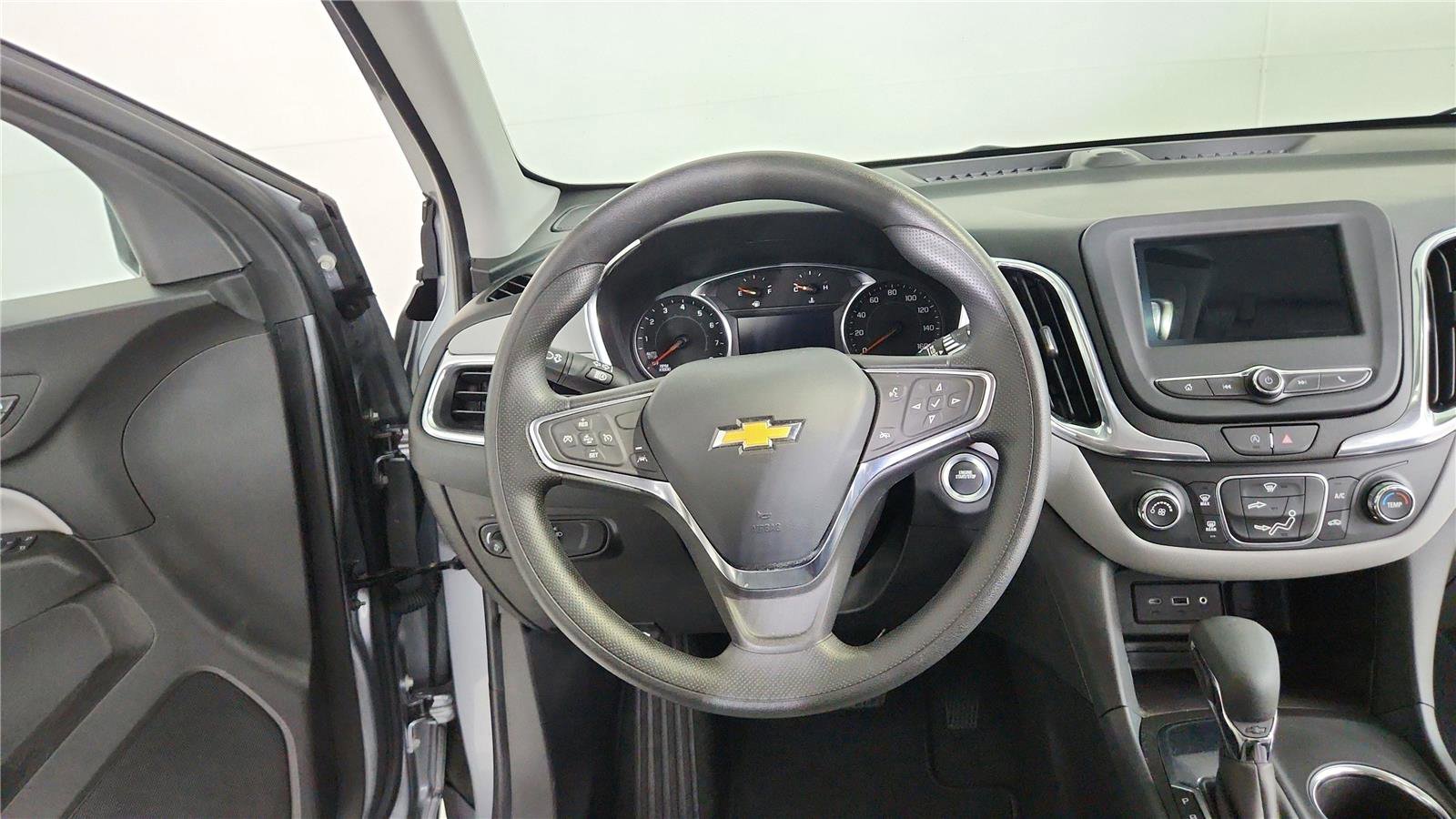 Used 2024 Chevrolet Equinox LS w/ LS Convenience Package FWD image 12