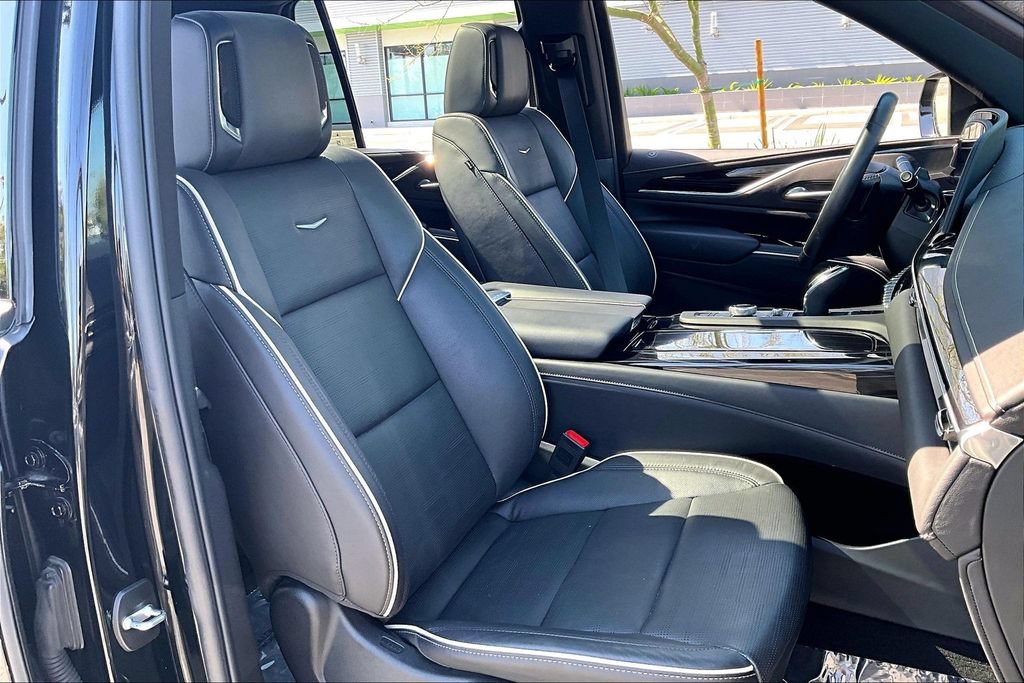 Used 2024 Cadillac Escalade Sport w/ LPO, ONYX Package AWD/4WD image 9
