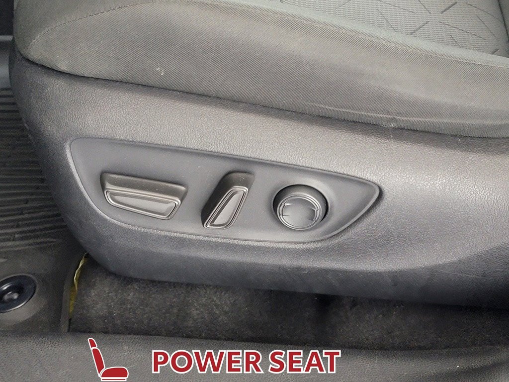 Used 2020 Toyota RAV4 XLE w/ XLE Grade Weather Package AWD/4WD image 15