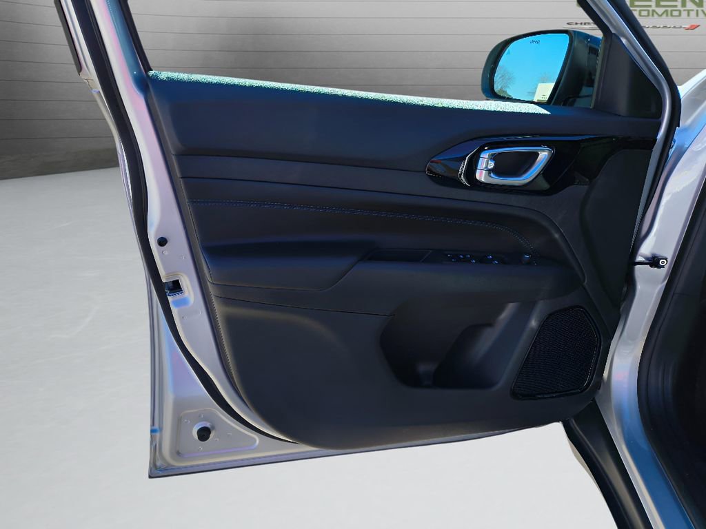 New 2026 Jeep Compass Latitude image 14