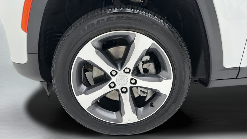 Used 2023 Jeep Grand Cherokee 4WD 4xe image 9