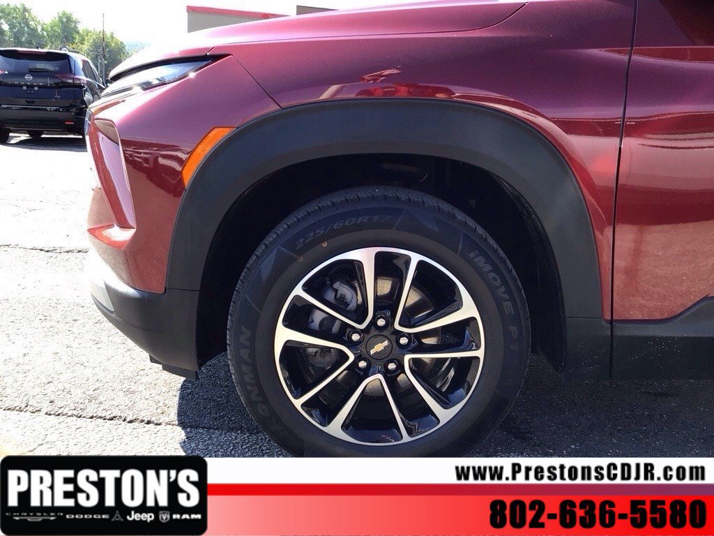 Used 2025 Chevrolet TrailBlazer LT AWD/4WD image 9