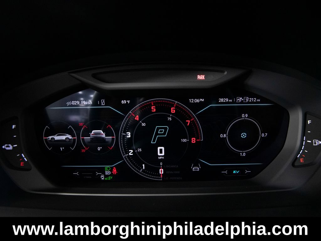 Used 2025 Lamborghini Urus SE AWD/4WD image 18