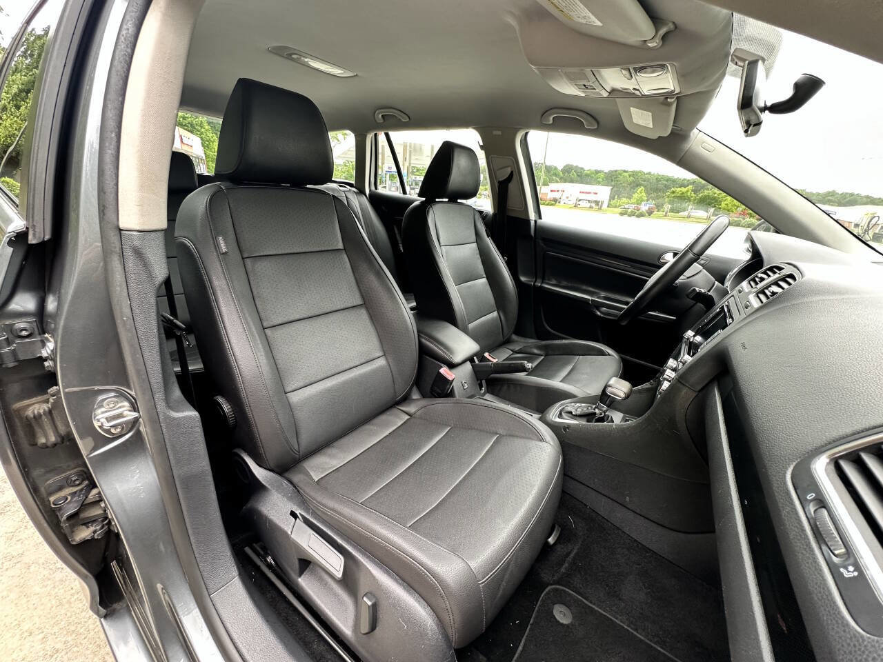 Used 2010 Volkswagen Jetta TDI image 9