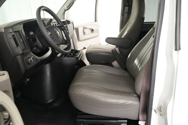 Used 2008 Chevrolet Express 3500 Extended Passenger RWD image 18