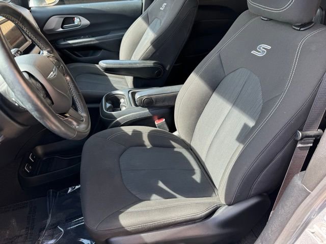 Used 2020 Chrysler Pacifica Touring w/ S Appearance Package image 5
