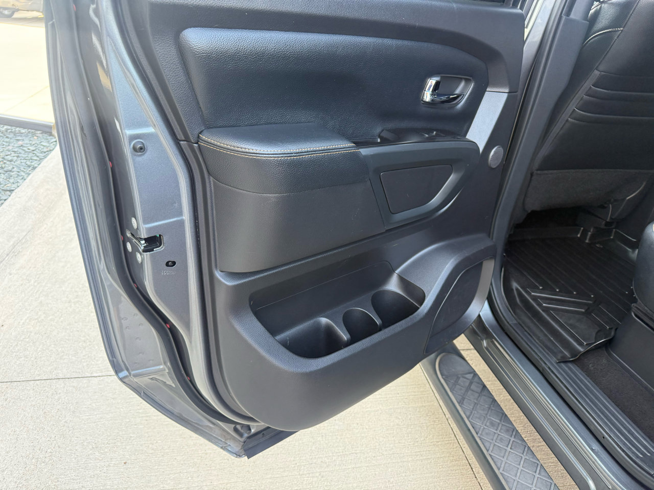 Used 2018 Nissan Titan Platinum Reserve image 14