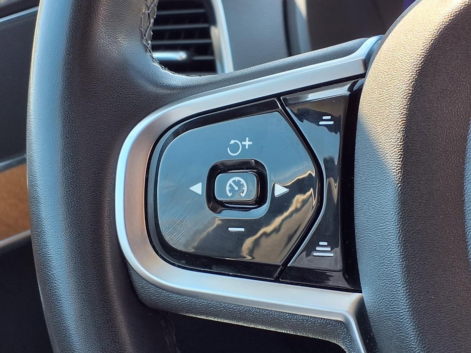 Used 2024 Volvo XC90 B5 Plus AWD/4WD image 27