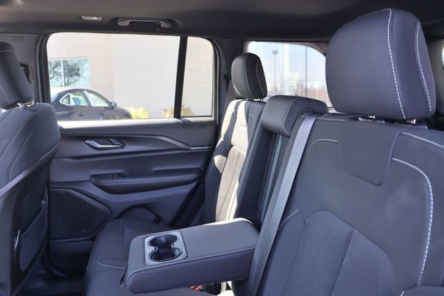 Used 2025 Jeep Grand Cherokee Laredo w/ Luxury Tech Group I AWD/4WD image 15