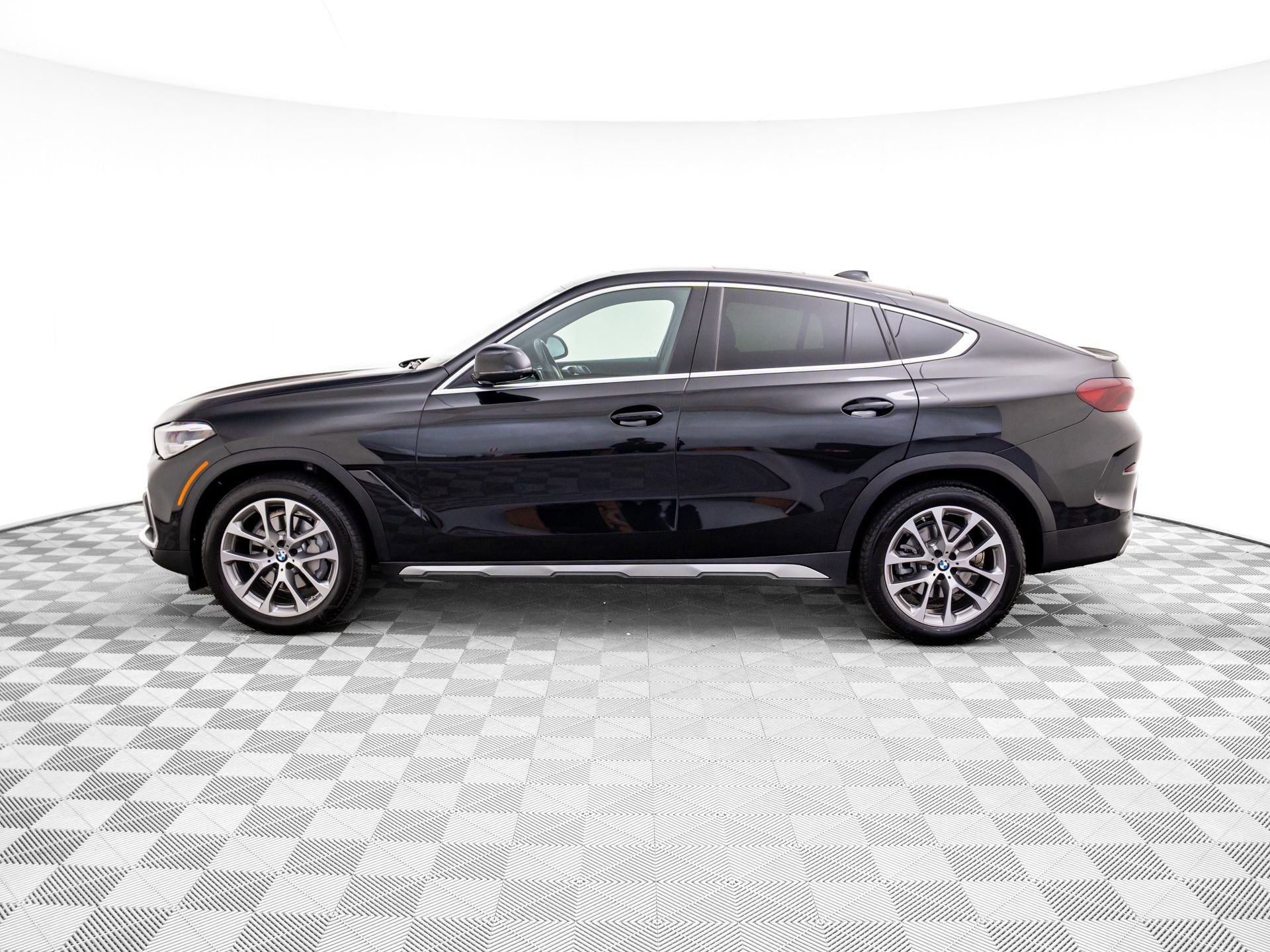 Used 2023 BMW X6 xDrive40i w/ Climate Comfort Package image 3