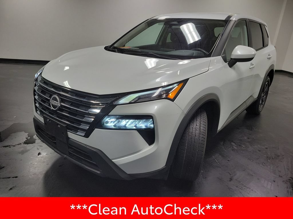 Used 2024 Nissan Rogue SV FWD image 4