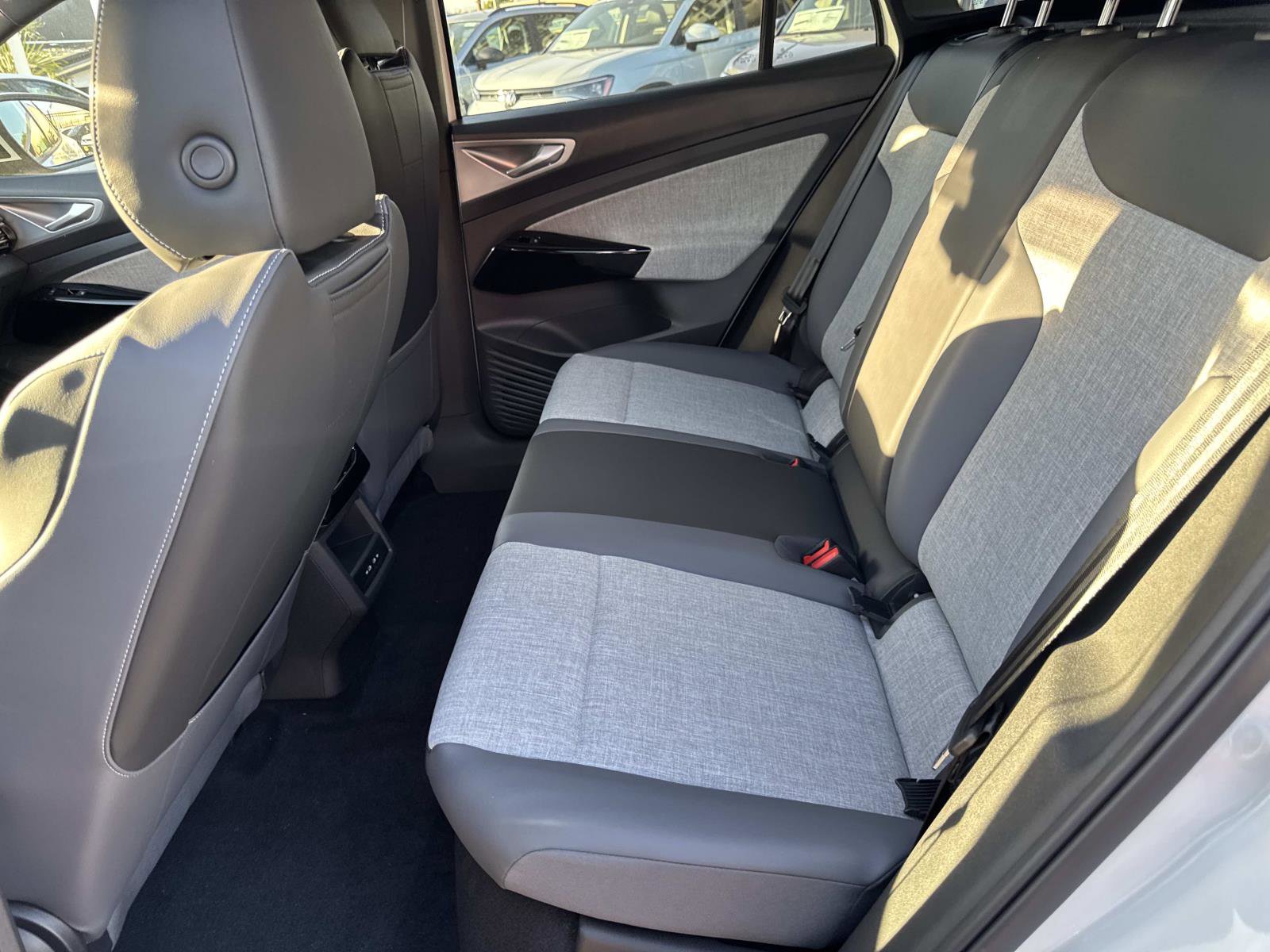 New 2025 Volkswagen ID.4 Pro image 12