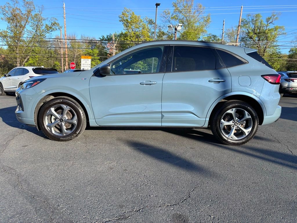 Used 2023 Ford Escape ST-Line w/ Tech Pack #1 AWD/4WD image 4