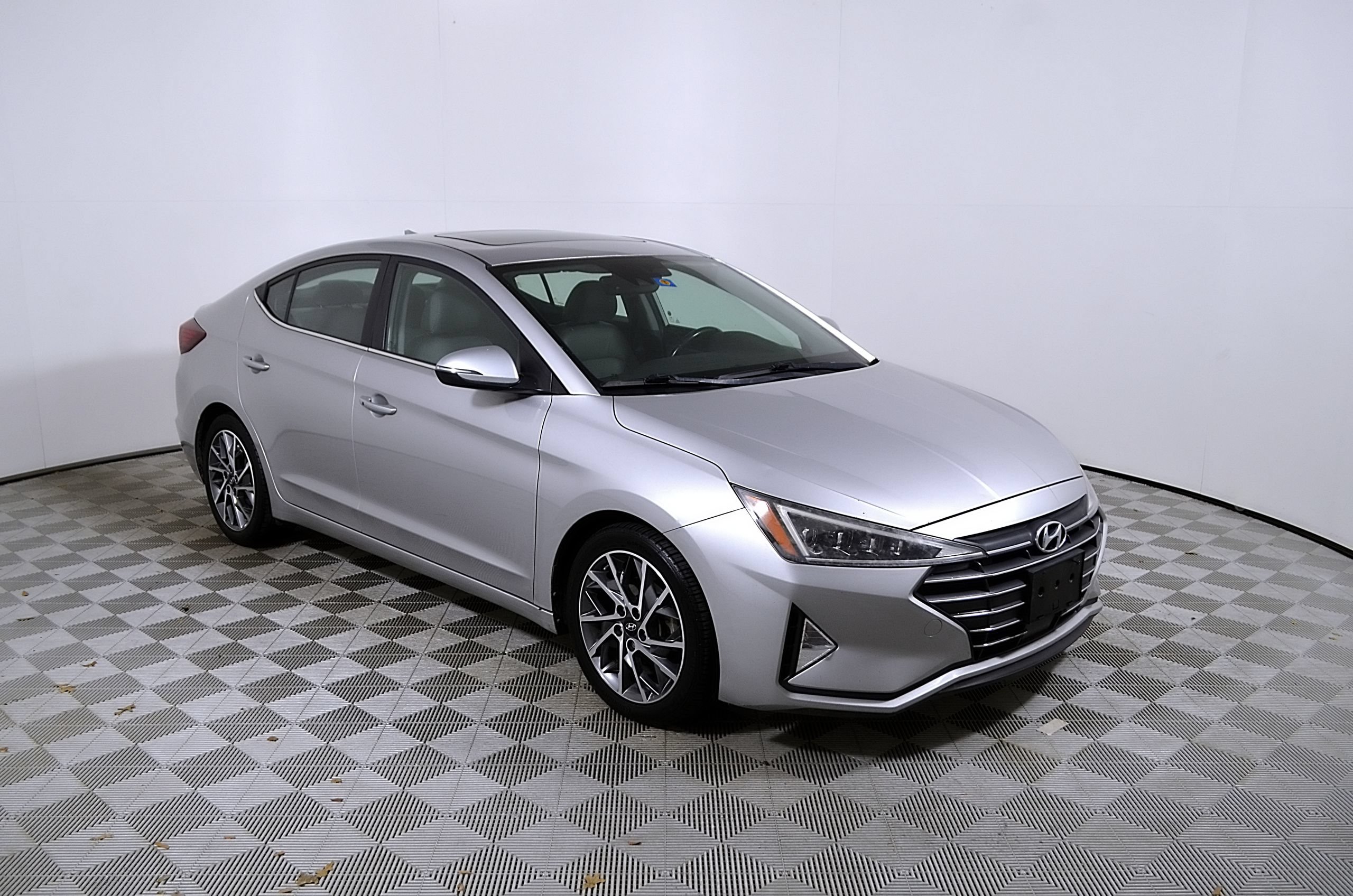 Used 2020 Hyundai Elantra Limited w/ Ultimate Package 03 FWD image 6