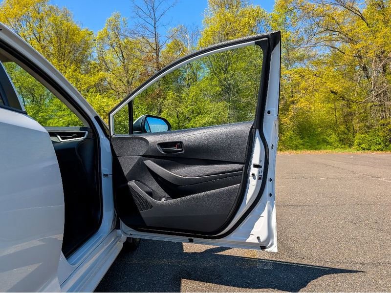 Used 2022 Toyota Corolla LE FWD image 13