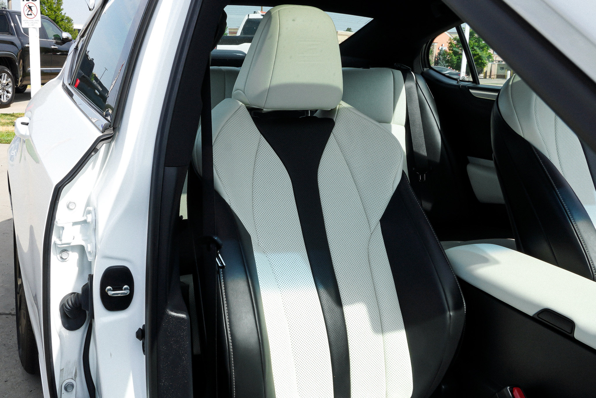 Used 2023 Lexus ES 350 F Sport w/ Accessory Package (Z2) FWD image 26