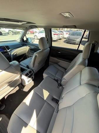 Used 2017 Honda Pilot EX-L image 11