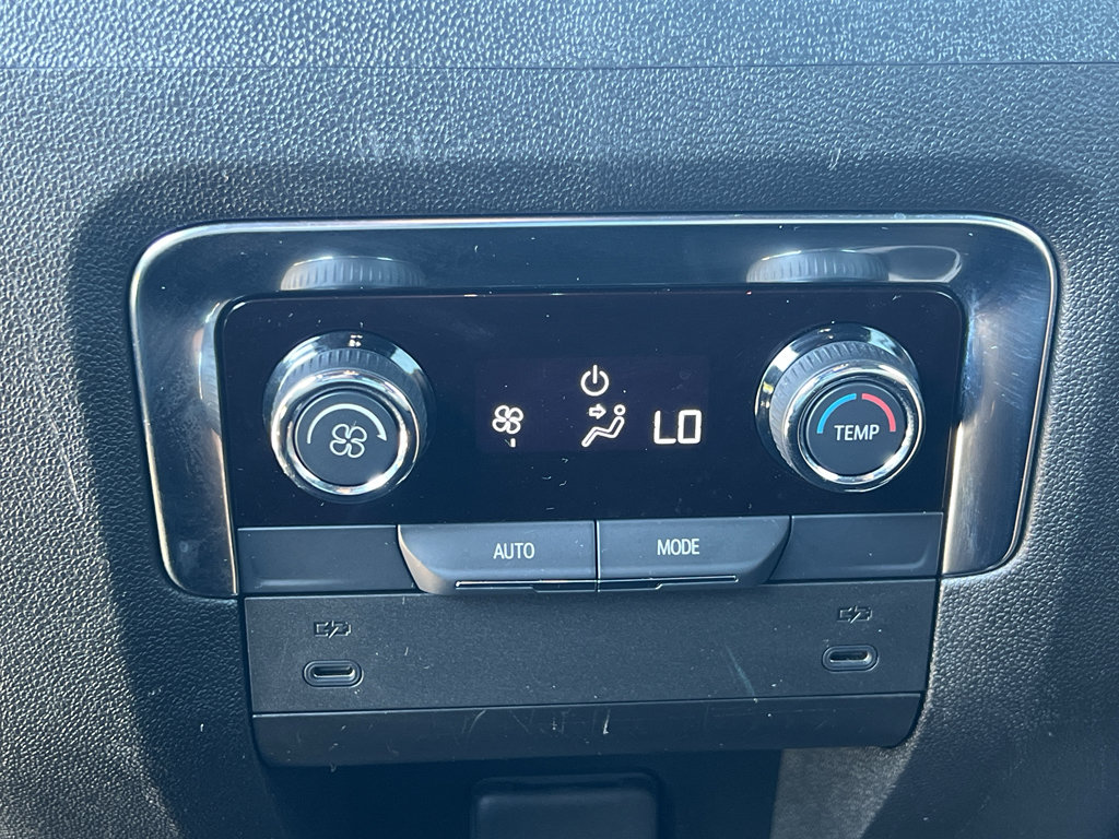 Used 2025 Chevrolet Suburban Z71 AWD/4WD image 36
