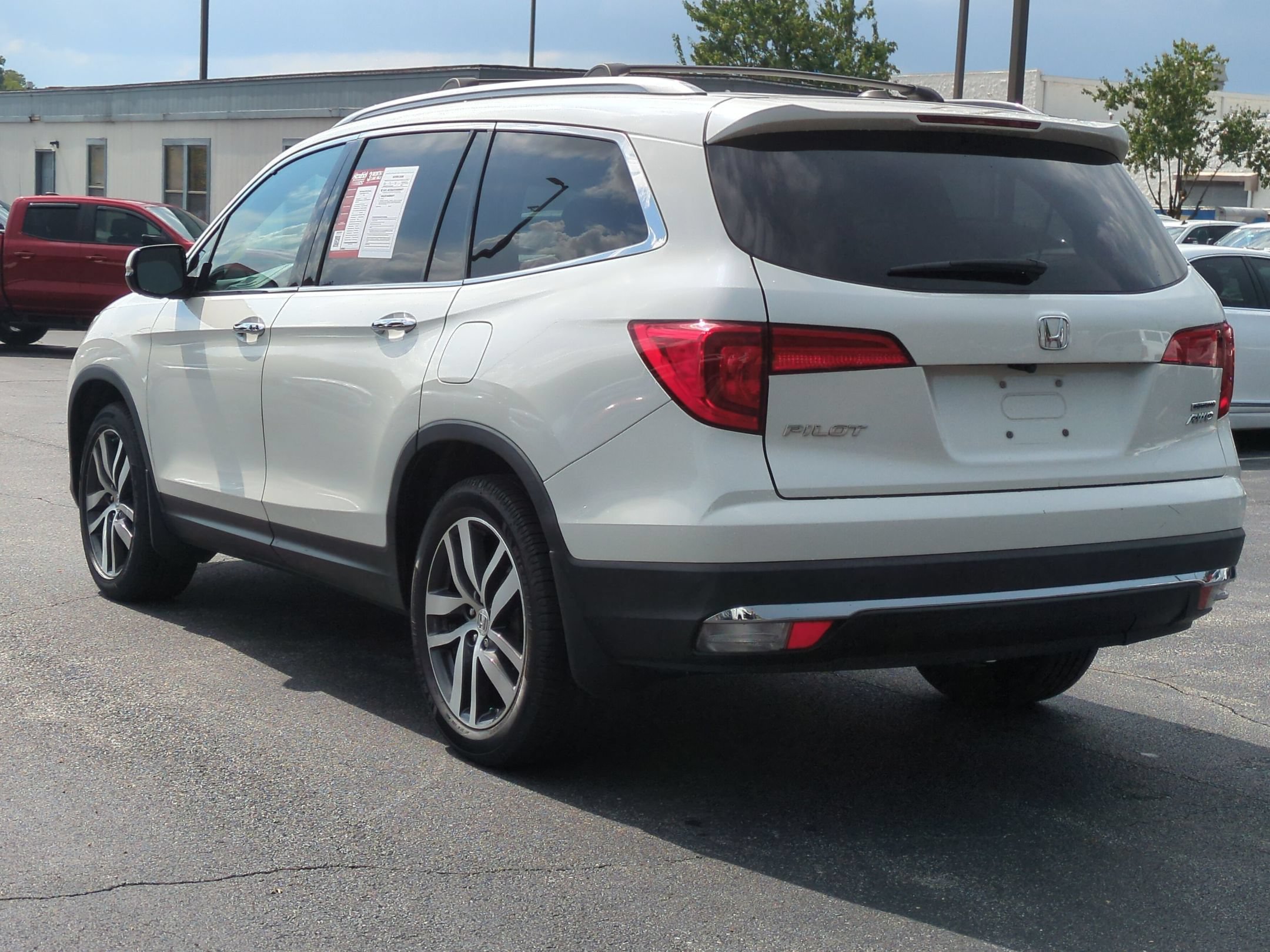 Used 2017 Honda Pilot Touring image 8