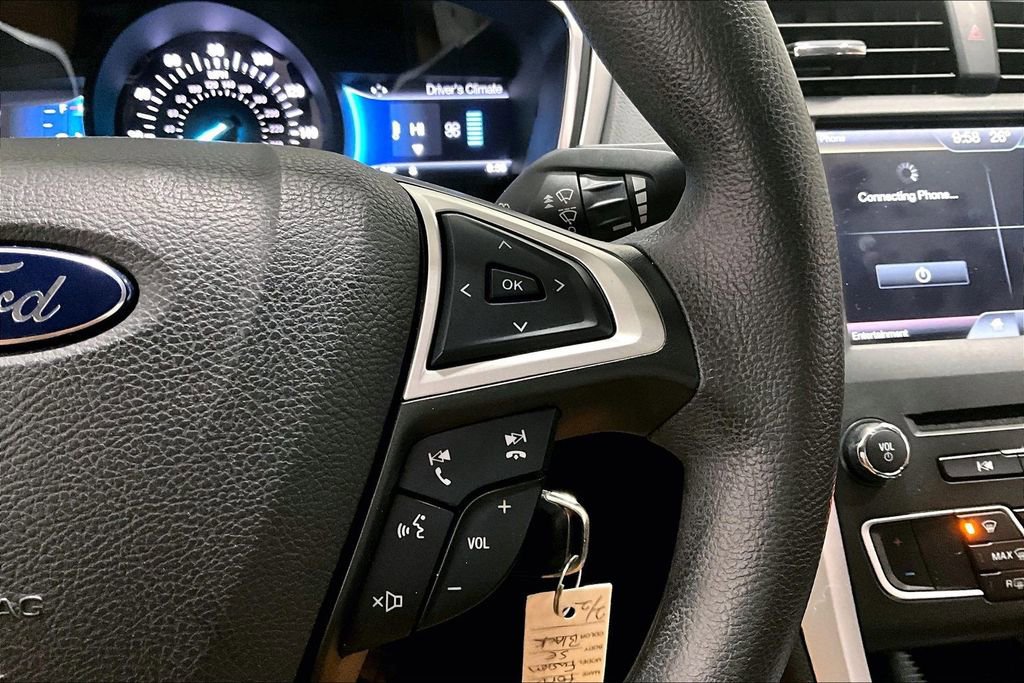 Used 2016 Ford Fusion SE image 12