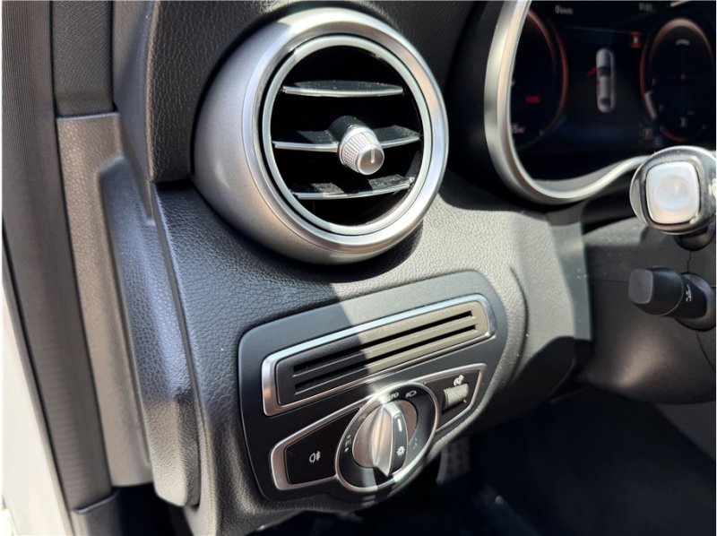 Used 2019 Mercedes-Benz C 300 Sedan image 39