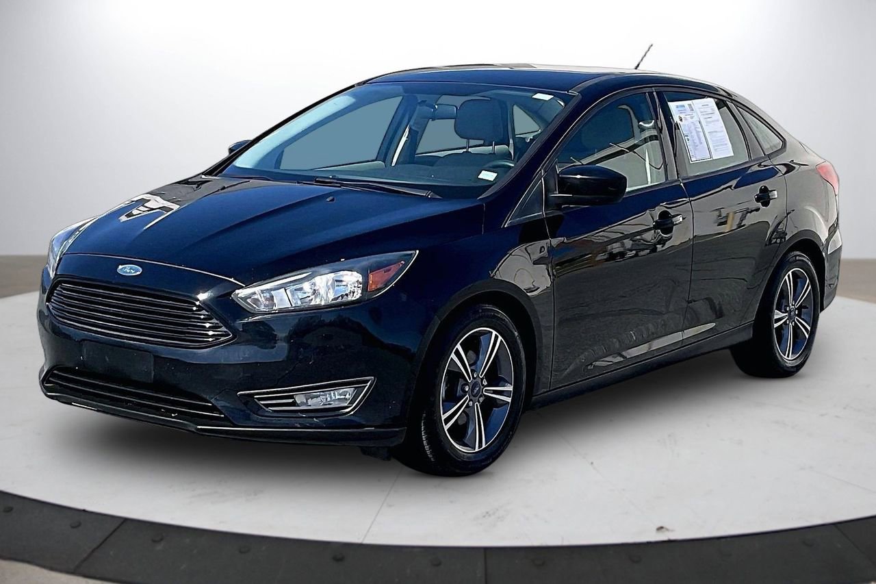Used 2018 Ford Focus SE w/ SE Appearance Package image 4
