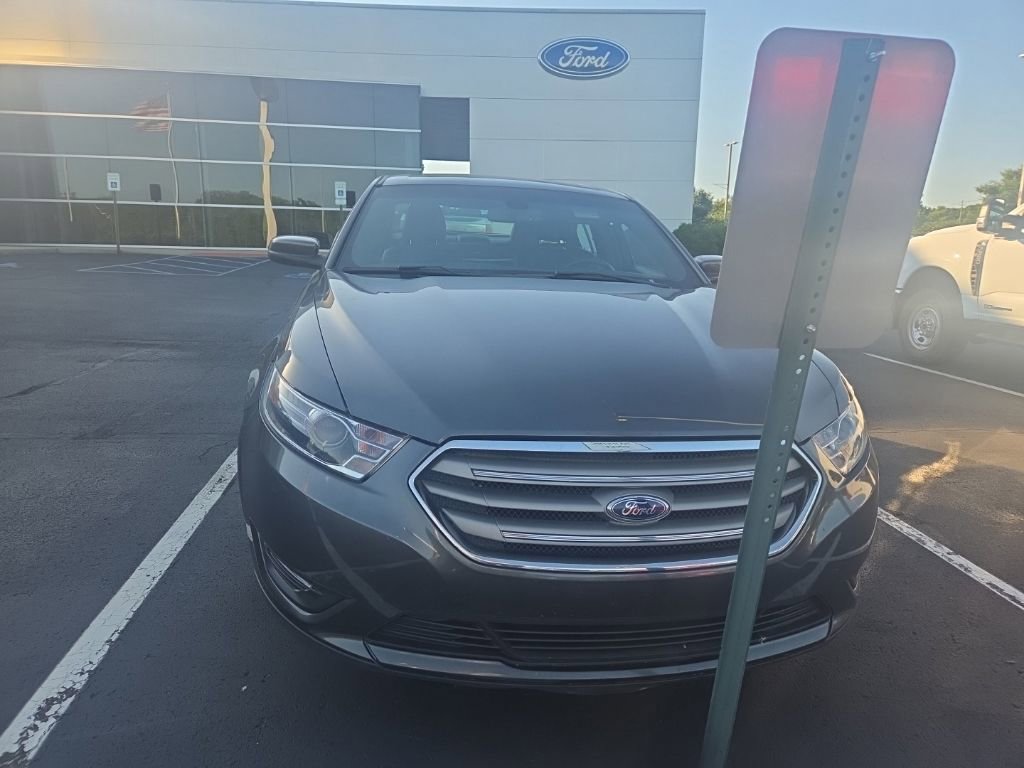 Used 2018 Ford Taurus SEL w/ Equipment Group 201A AWD/4WD image 2