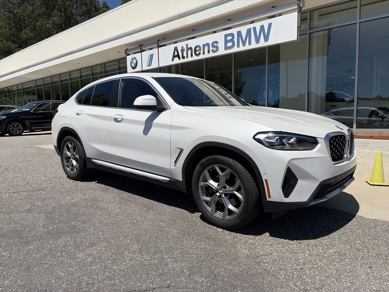 Used 2025 BMW X4 xDrive30i AWD/4WD image 2