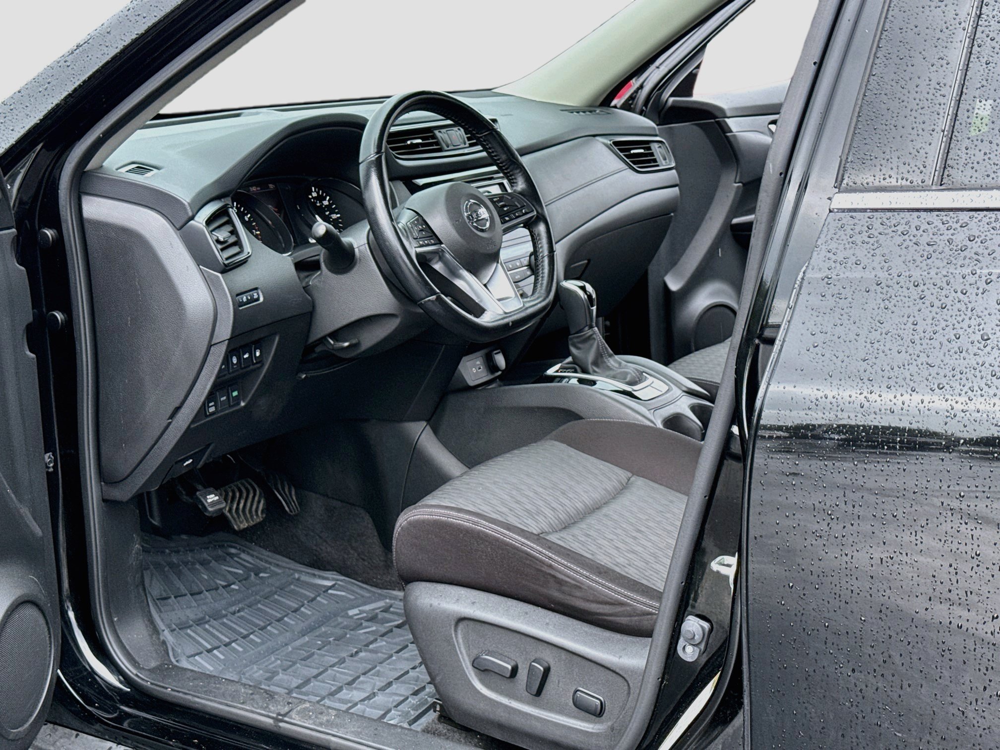 Used 2020 Nissan Rogue SV AWD/4WD image 14