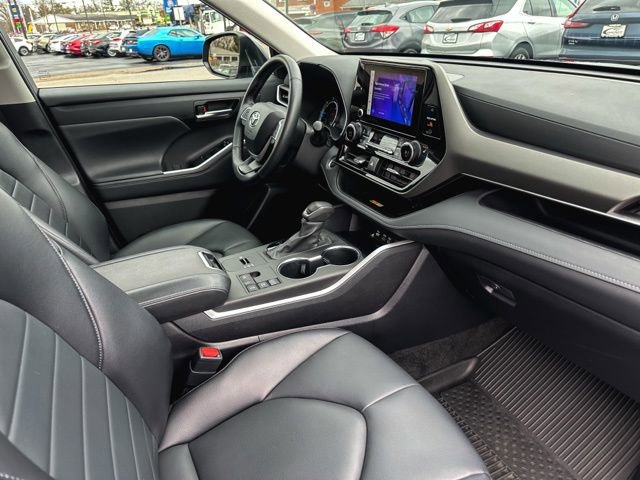 Used 2024 Toyota Highlander XLE image 27