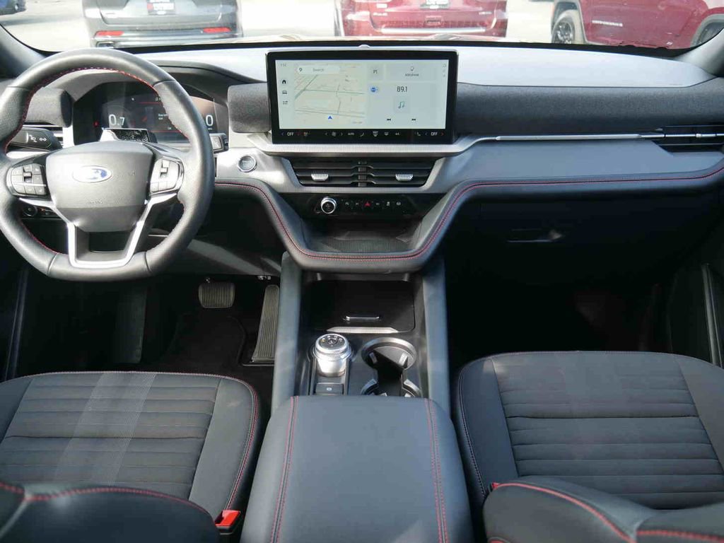 Used 2025 Ford Explorer ST-Line image 4
