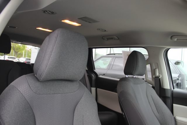 Certified 2024 Kia Carnival LX FWD image 31