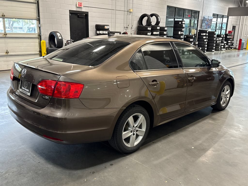 Used 2012 Volkswagen Jetta TDI FWD image 4
