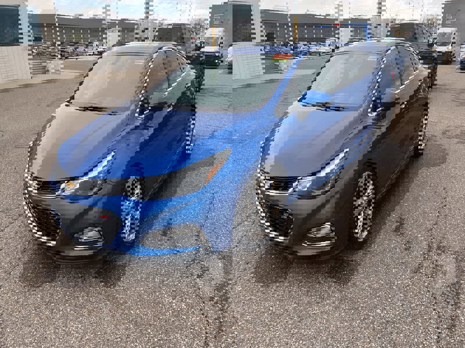 Used 2017 Chevrolet Cruze Premier FWD image 4