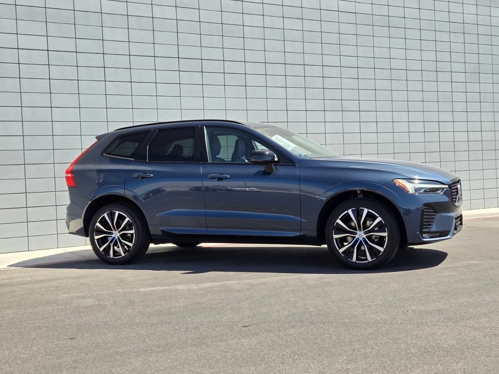 Used 2023 Volvo XC60 B5 Plus AWD/4WD image 7