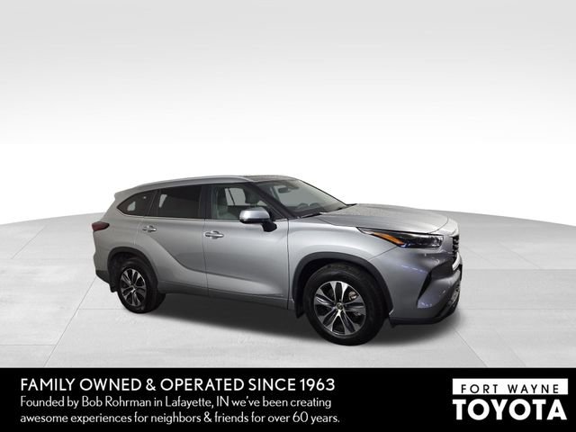 Used 2024 Toyota Highlander XLE AWD/4WD image 5