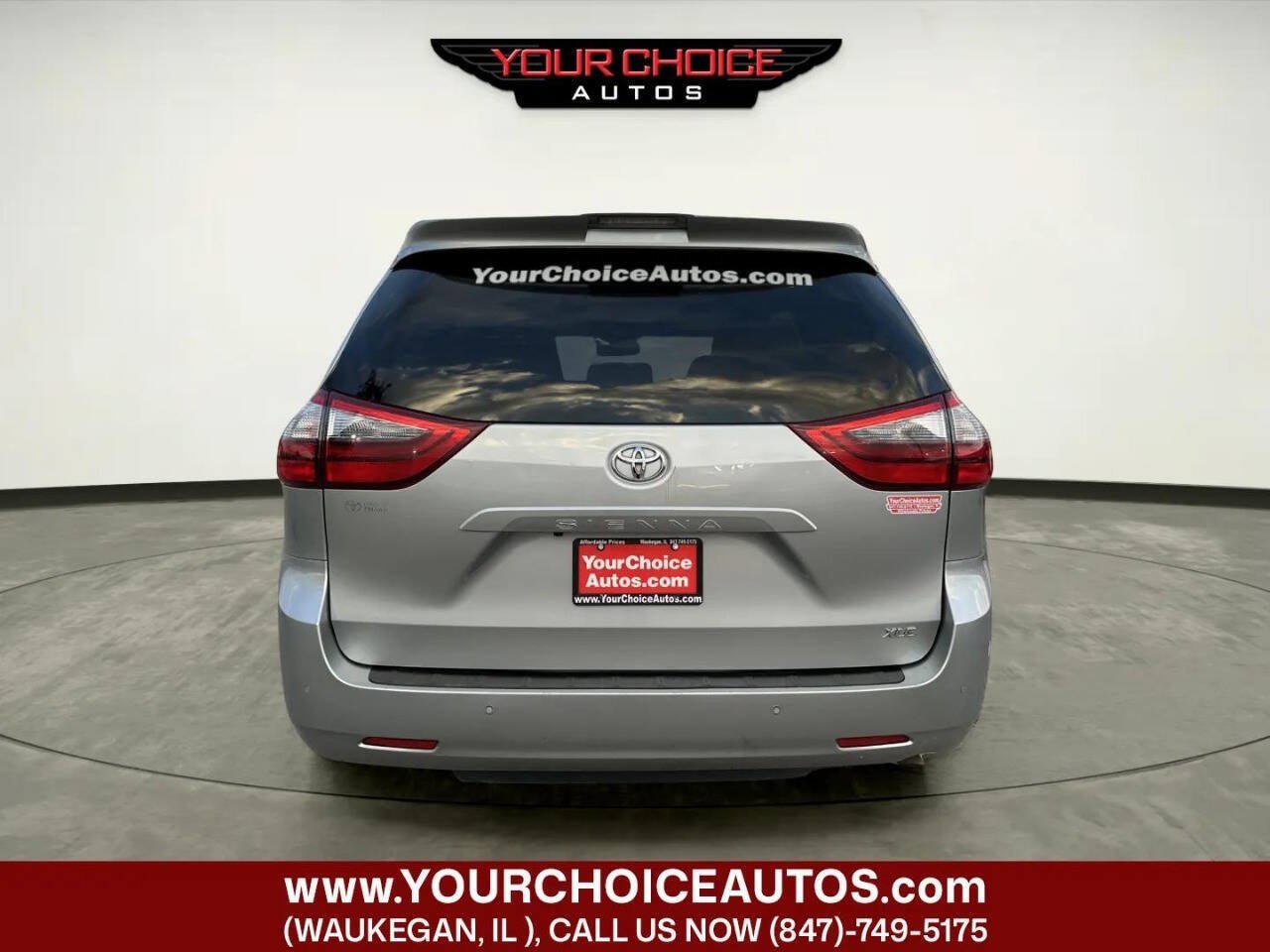 Used 2020 Toyota Sienna XLE w/ XLE Navigation Package FWD image 4