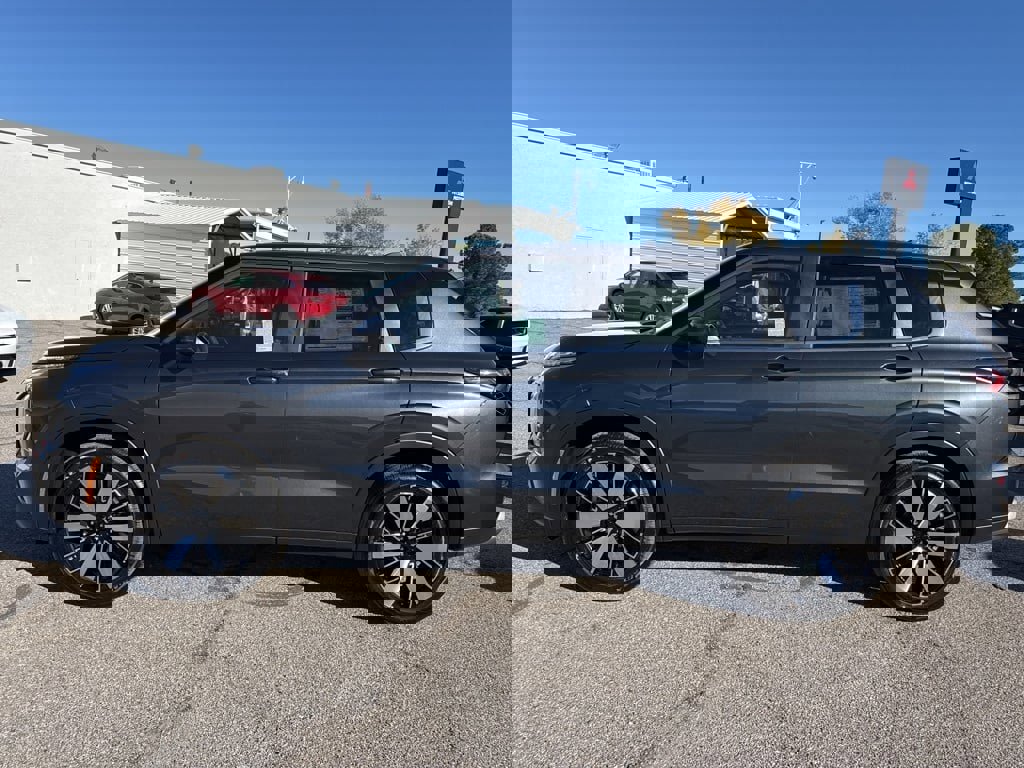 New 2025 Mitsubishi Outlander SE image 4