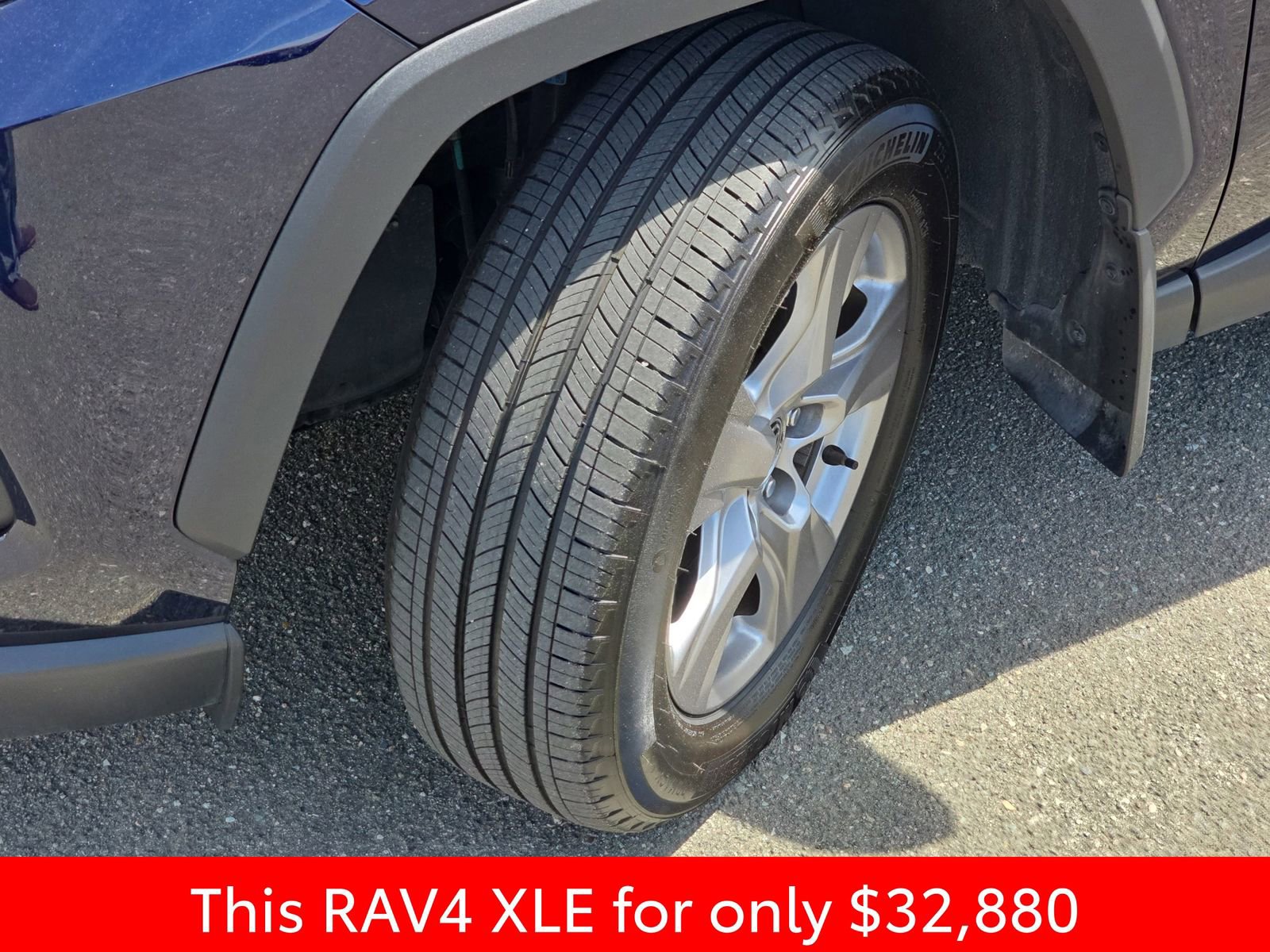 Used 2025 Toyota RAV4 XLE w/ Convenience Package FWD image 39