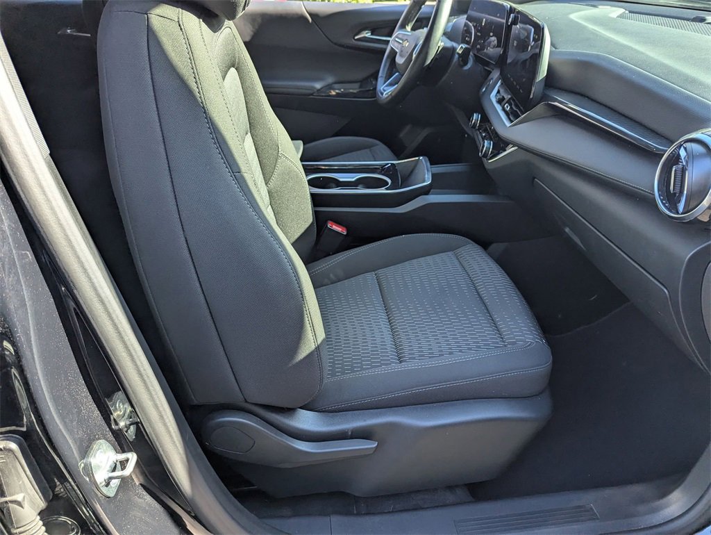 Used 2025 Chevrolet Equinox LT image 28