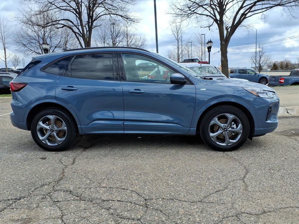 Used 2023 Ford Escape ST-Line Select w/ Tech Pack #2 image 6