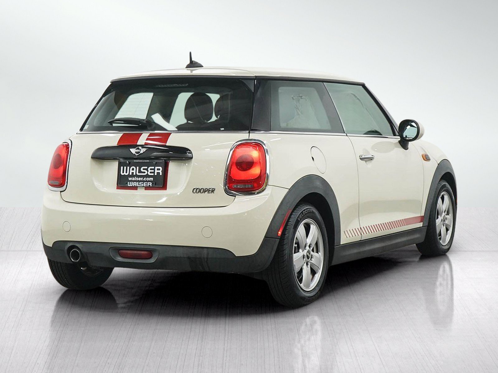 Used 2017 MINI Cooper 2-Door Hardtop FWD image 5