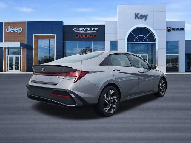 Used 2025 Hyundai Elantra Sport w/ Cargo Package FWD image 3